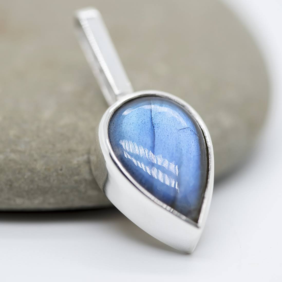 Labradorite pendant - MorphiArtForge