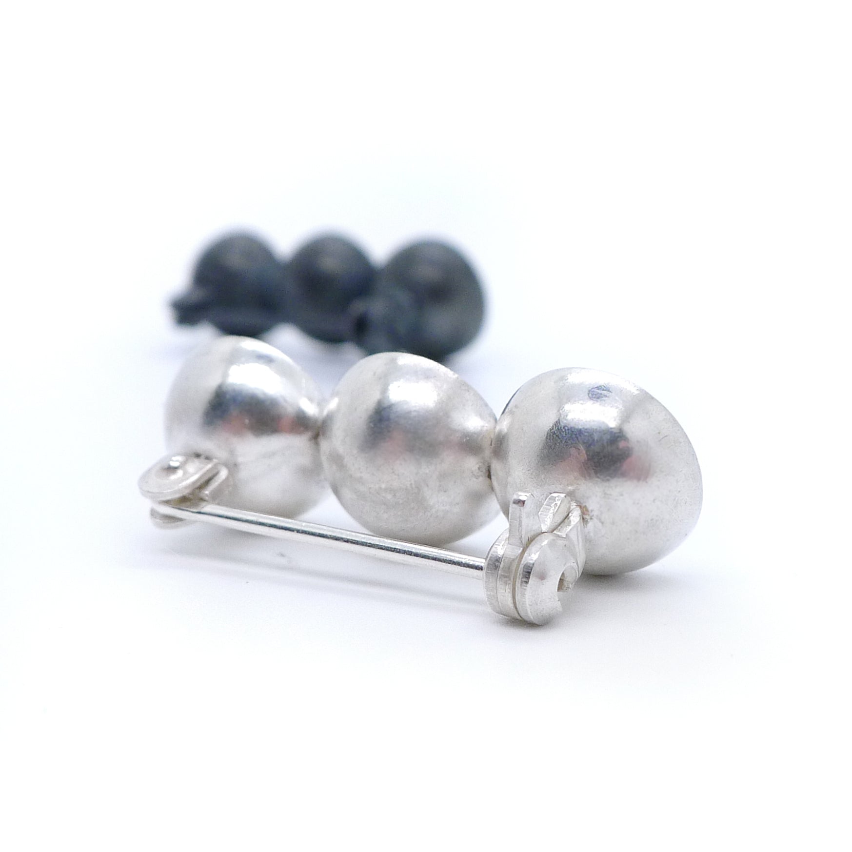 Breath Space: Ellipsis Brooch - MorphiArtForge