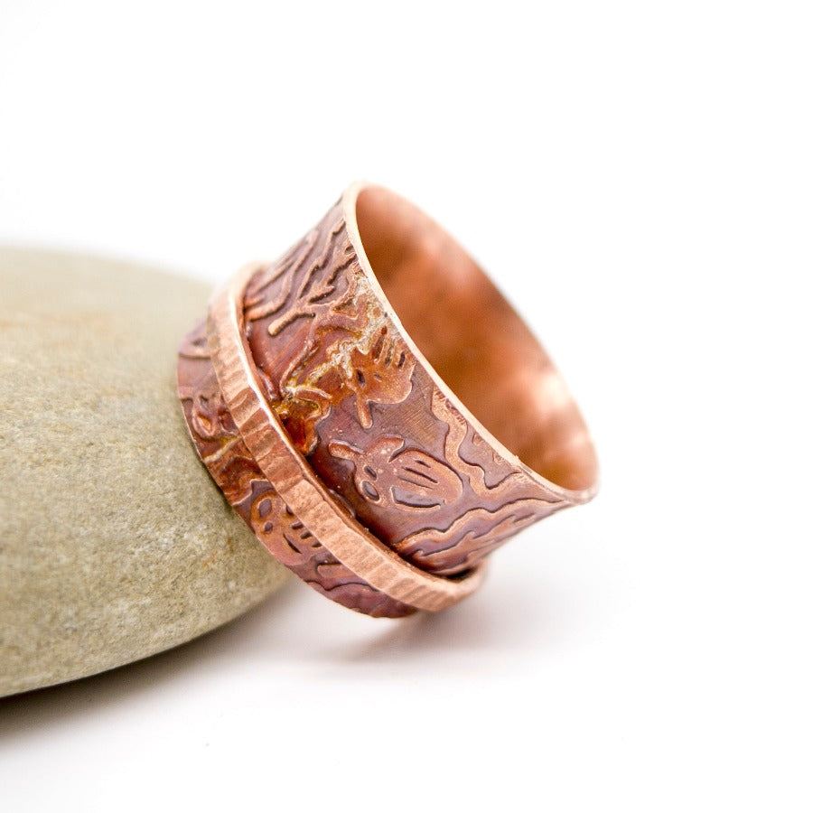 Copper Spinner Ring, Oak Leaf Patterned Meditation Ring, Band Ring - MorphiArtForge