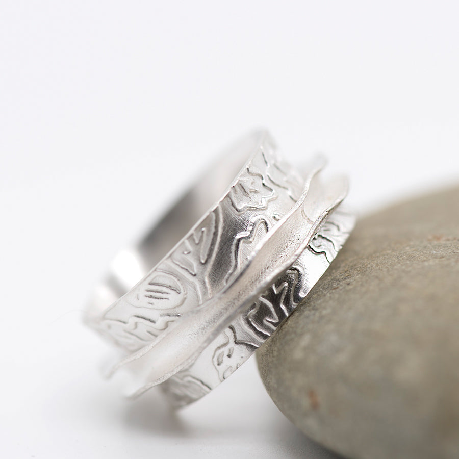 Oak Elegance: Silver Spinner Ring, Meditation Ring. MorphiArtForge, Art jewelry