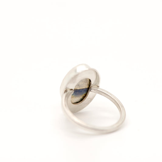 Rainbow Elegance: Labradorite Silver Ring