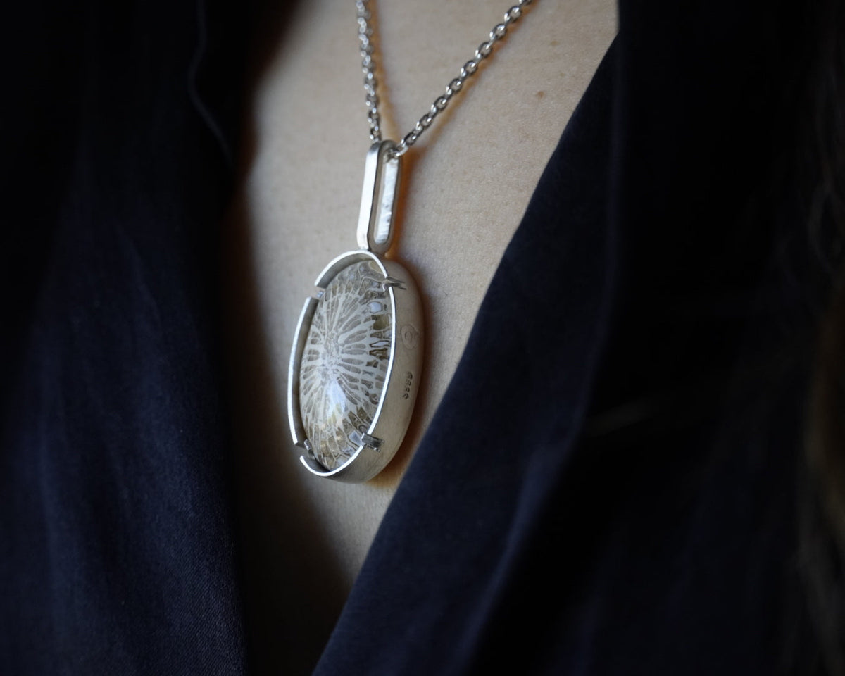 Grayscale Elegance: Fossil Silver Necklace - MorphiArtForge
